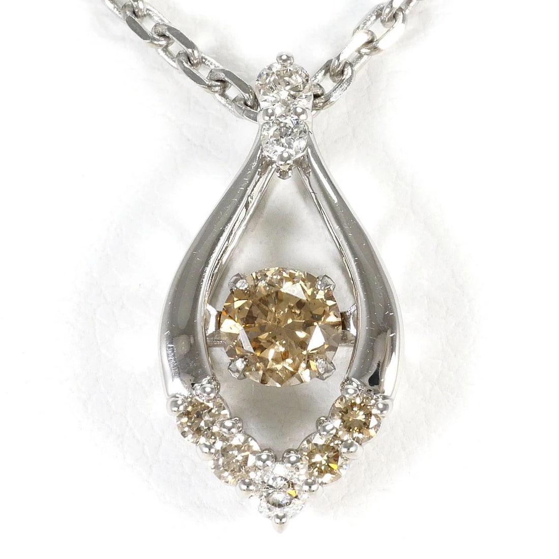 PT900 PLATINUM PT850 NECKLACE BROWN DIAMOND: PT900 Platinum PT850 Necklace Brown Diamond Brand: No Brand Type/Style: Necklace Material: PT900/PT850, Main Stone Natural Color: Silver Size: H:about17?W:about9mm(Top and chain are removable) Chain L