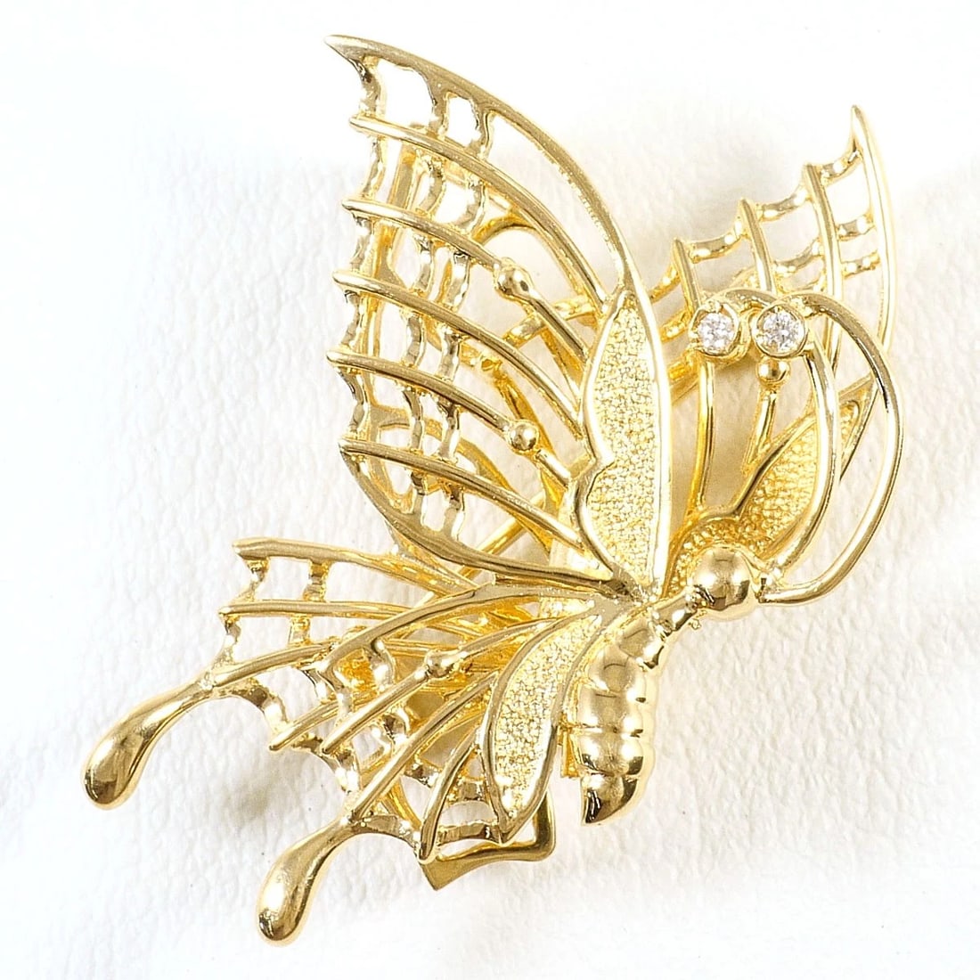 K18 GOLD BROOCH DIAMOND: K18 gold Brooch Diamond Brand: No Brand Type/Style: Brooch Material: K18/Yellow Gold, Main Stone Natural Color: Yellow Gold Size: H: about33mmx W: about24mm Accessories: None Accessories Notice: When
