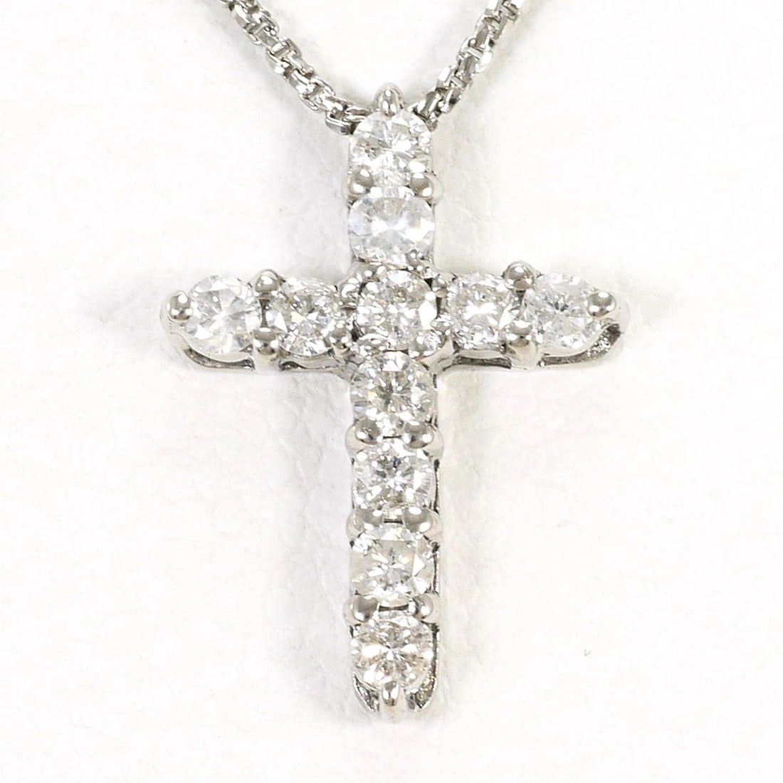 K10 10 GOLD NECKLACE DIAMOND: K10 10 gold Necklace Diamond Brand: No Brand Type/Style: Necklace Material: K10/White Gold, Main Stone Natural Color: White Gold Size: Tp size?H:about15?W:about11mm(Top and Chain cannot be removed),