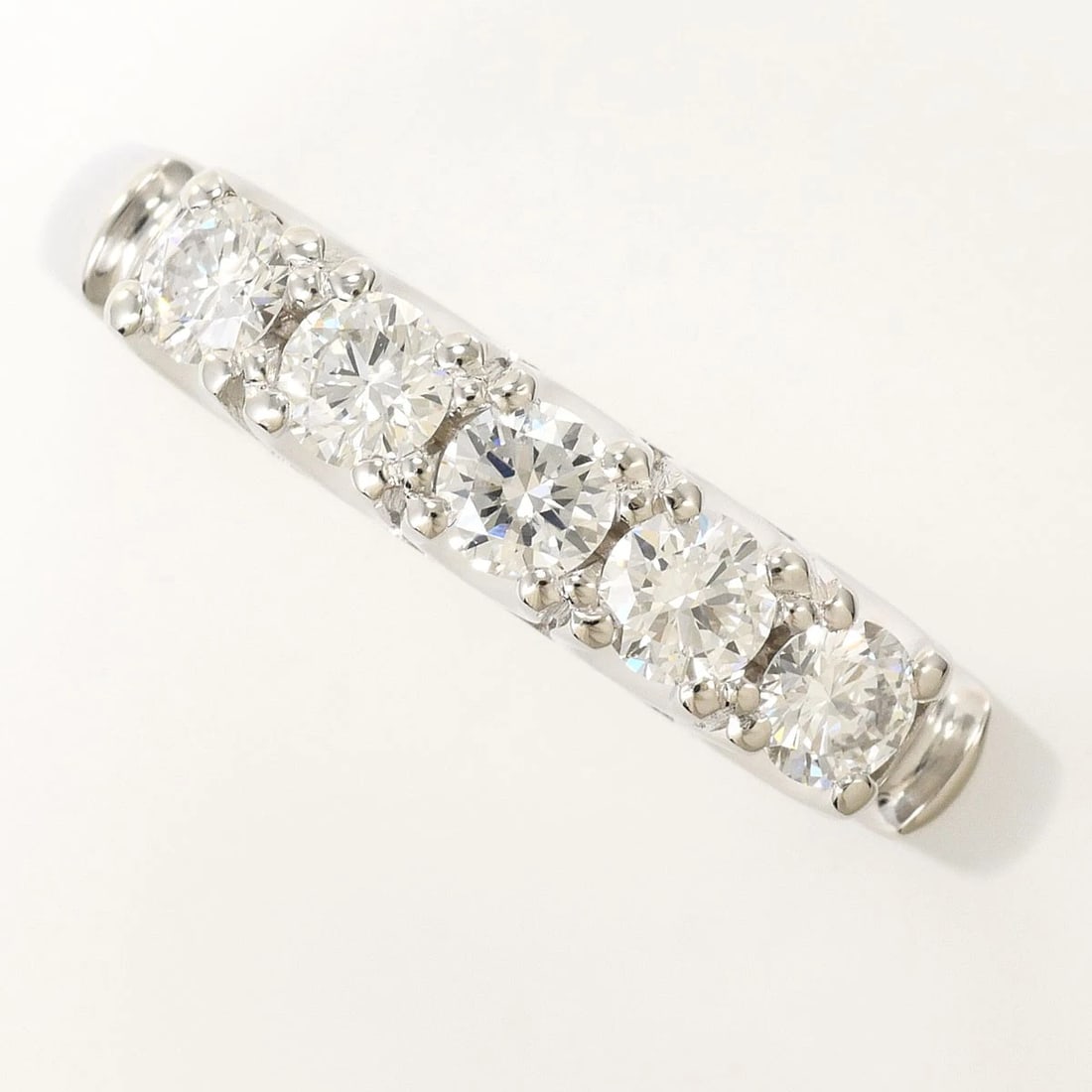 PT900 RING DIAMOND: PT900 Ring Diamond Brand: No Brand Type/Style: Ring Material: PT900, Main Stone Natural Color: None Size: US 8 1/2 Accessories: None Accessories Notice: When purchasing pre-owned goods, please refer