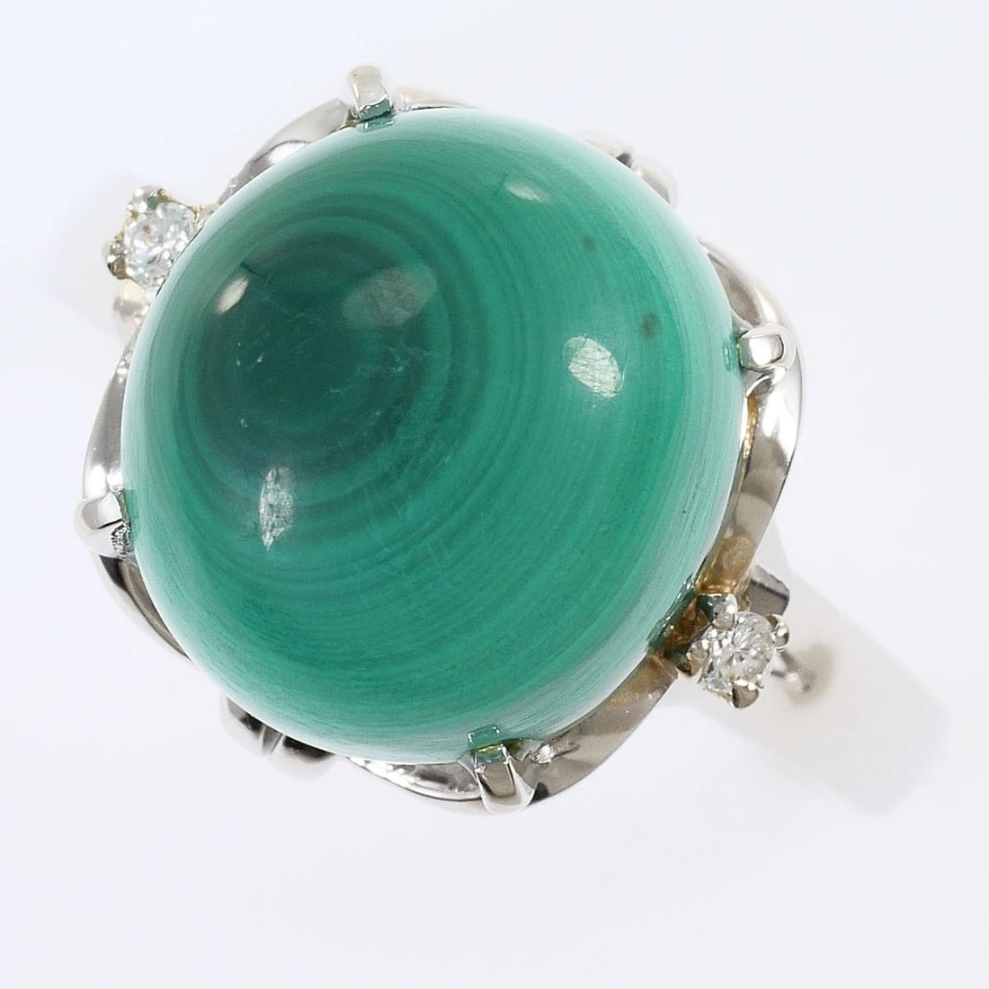 PT900 PLATINUM RING MALACHITE: PT900 Platinum Ring Malachite Brand: No Brand Type/Style: Ring Material: PT900, Main Stone Marachite Color: None Size: US 8 1/2 Accessories: None Accessories Notice: When purchasing pre-owned goods,