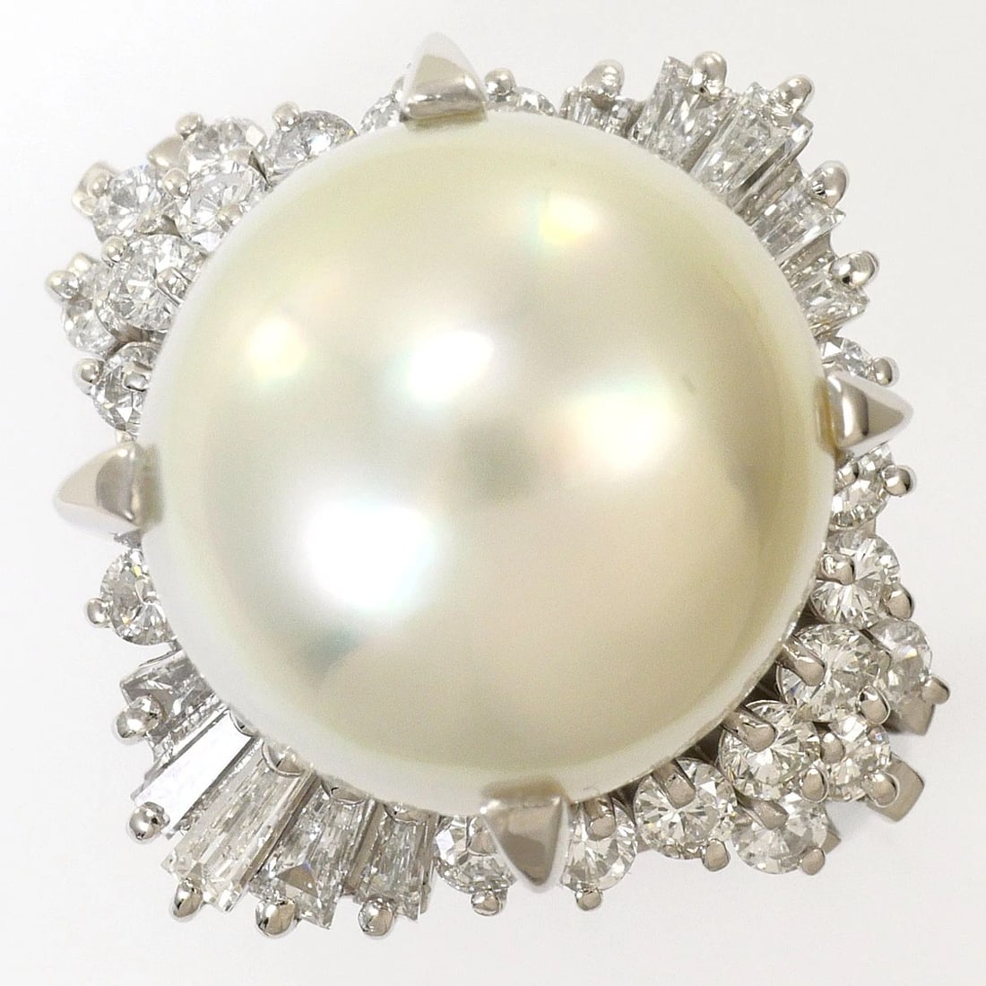 PT900 RING SOUTH SEA PEARL: PT900 Ring South Sea Pearl Brand: No Brand Type/Style: Ring Material: PT900/Platinum, Main Stone South Sea Pearl, Natural Color: None Size: US 6 1/4 Accessories: None Accessories Notice: W