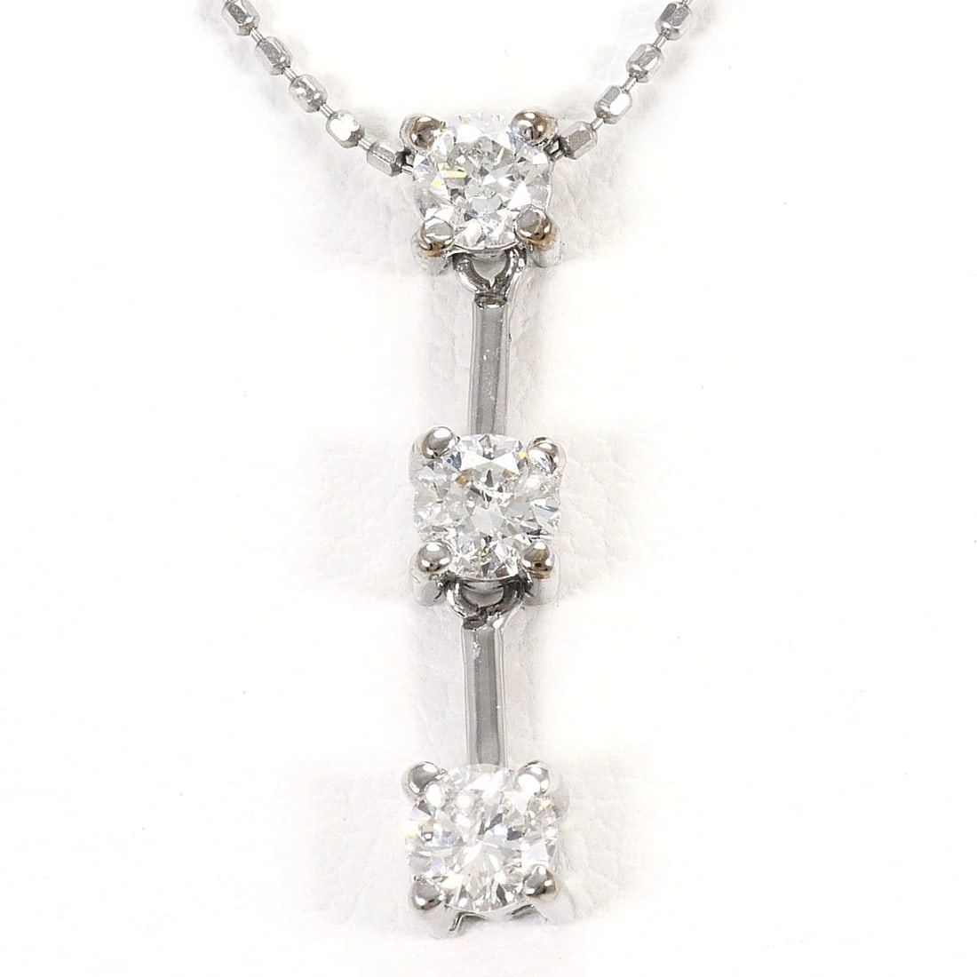 K18 GOLD NECKLACE DIAMOND: K18 gold Necklace Diamond Brand: No Brand Type/Style: Necklace Material: K18/White Gold, Main Stone Natural Color: White Gold Size: Top size?H:about20?W:about4mm(Top and Chain cannot be removed),