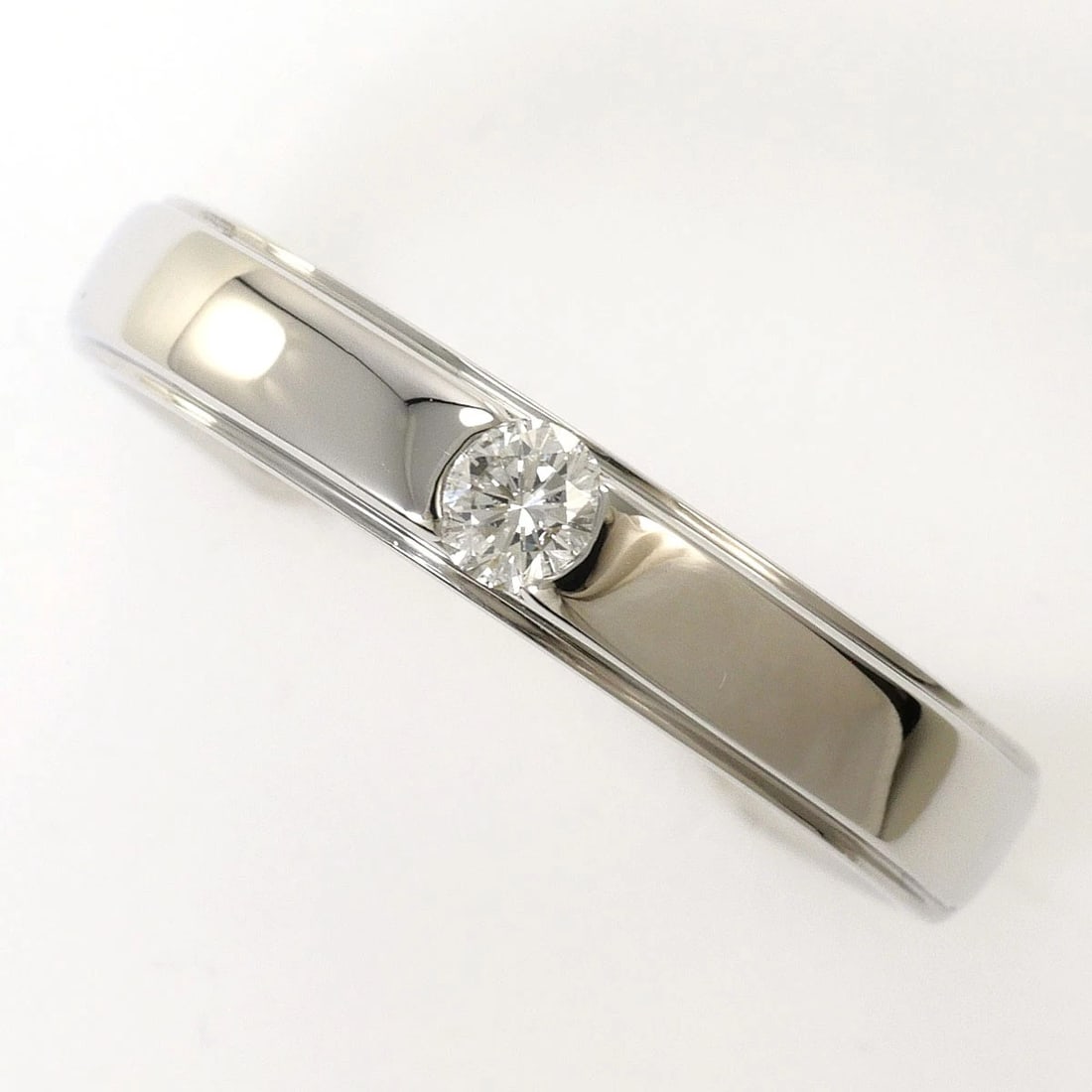 PT950 PLATINUM RING DIAMOND: PT950 Platinum Ring Diamond Brand: No Brand Type/Style: Ring Material: PT950, Main Stone Natural Color: Silver Size: US 7 1/4 Accessories: None Accessories Notice: When purchasing pre-owne