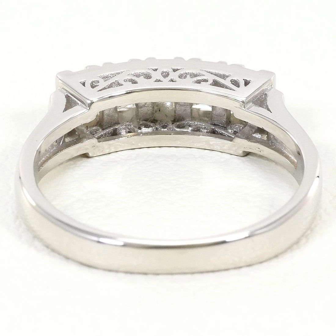 PT900 PLATINUM RING DIAMOND - 4