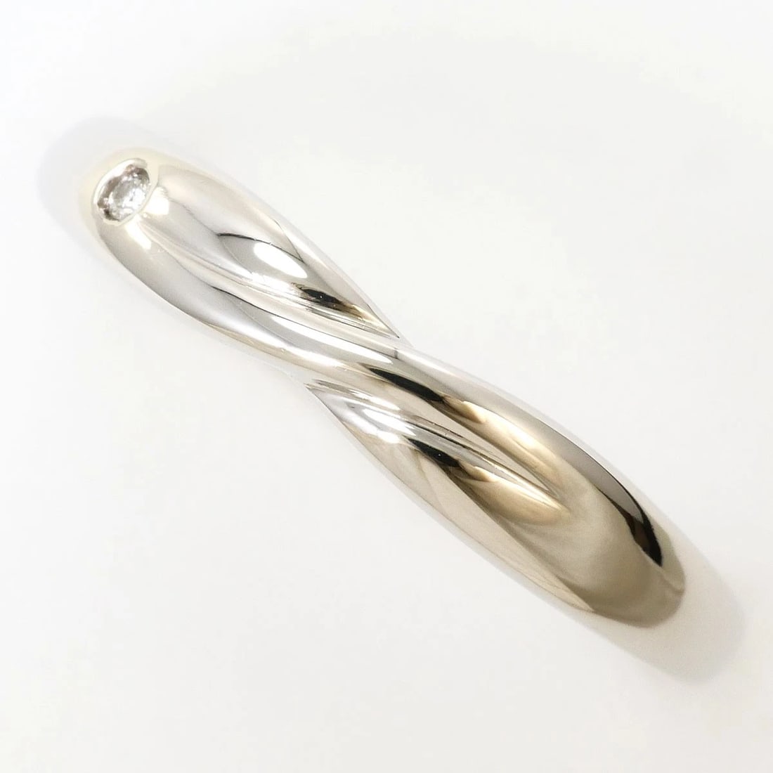 PT900 RING DIAMOND: PT900 Ring Diamond Brand: No Brand Type/Style: Ring Material: PT900, Main Stone Natural Color: none Size: US 7 Accessories: None Accessories Notice: When purchasing pre-owned goods, please refer to