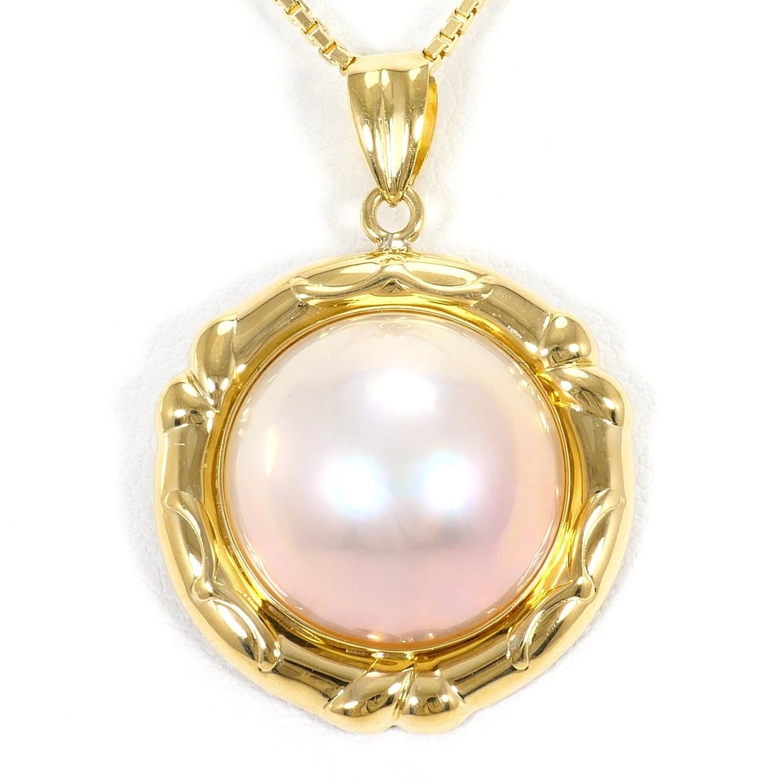 K18 GOLD NECKLACE HALF-SHAPE PEARL: K18 gold Necklace Half-shape Pearl Brand: No Brand Type/Style: Necklace Material: K18/Yellow Gold, Color: Gold Size: H:about29?W:about21mm(Top and chain are removable) Chain Length: about40cm