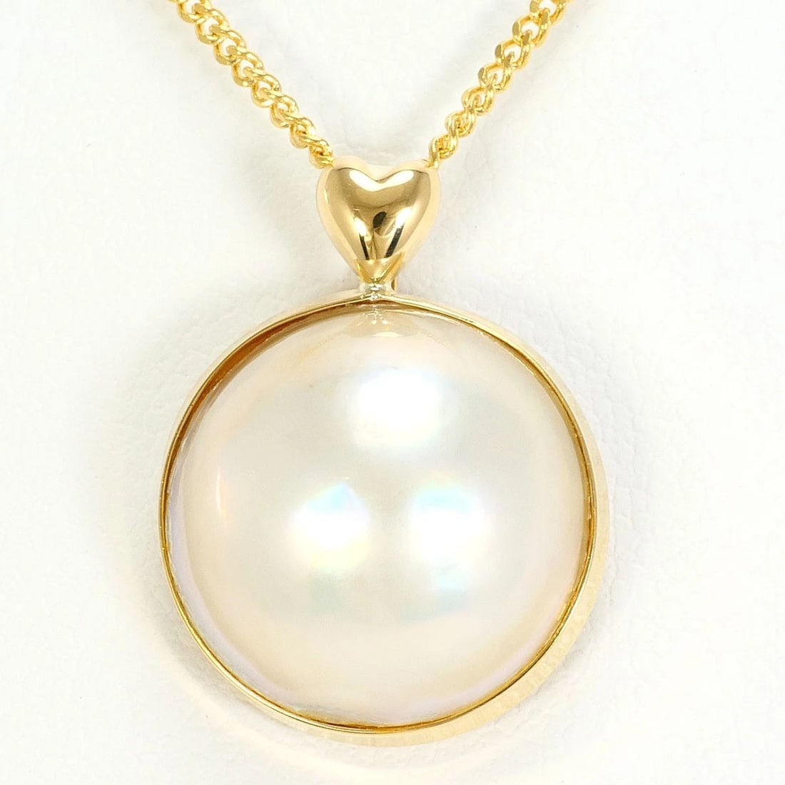 K18 GOLD NECKLACE MABE PEARL: K18 gold Necklace Mabe Pearl Brand: No Brand Type/Style: Necklace Material: K18/Yellow Gold, Main Stone Mabe Pearl Color: Yellow Gold Size: Top size?H:about20?W:about15mm(Top and chain are removable),