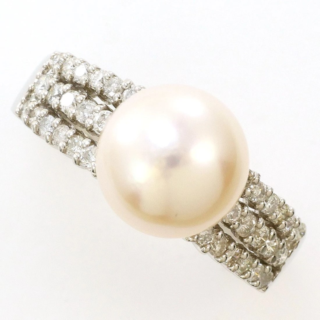 PT900 PLATINUM RING PEARL: PT900 Platinum Ring Pearl Brand: No Brand Type/Style: Ring Material: PT900, Main Stone Cultured Pearl Color: None Size: US 8 1/4 Accessories: None Accessories Notice: When purchasing pre-owned goods,