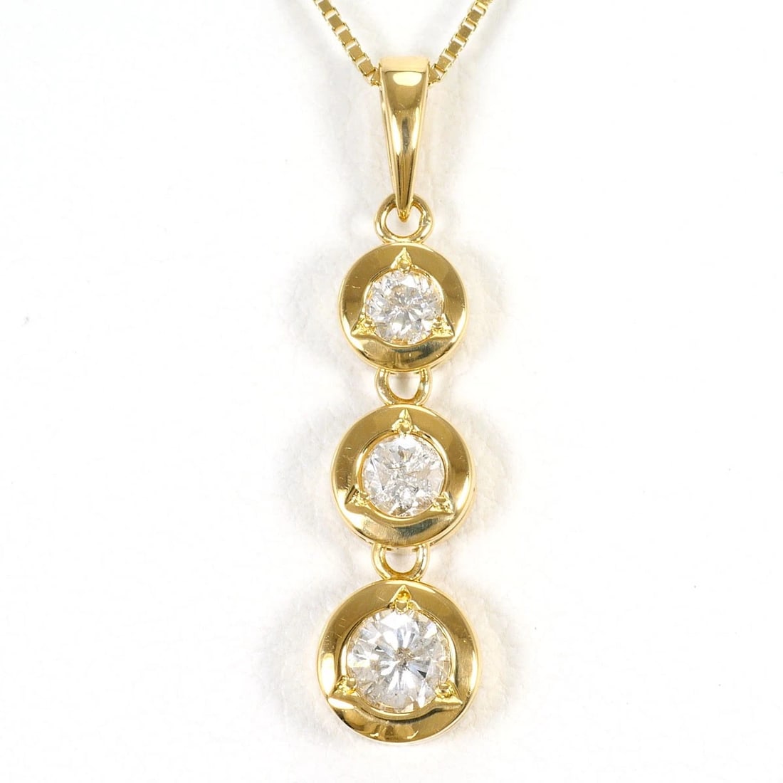 K18 GOLD NECKLACE DIAMOND: K18 gold Necklace Diamond Brand: No Brand Type/Style: Necklace Material: K18 Gold, Main Stone Natural Color: None Size: Chain Length: 45cm Accessories: None Accessories Notice: When purcha