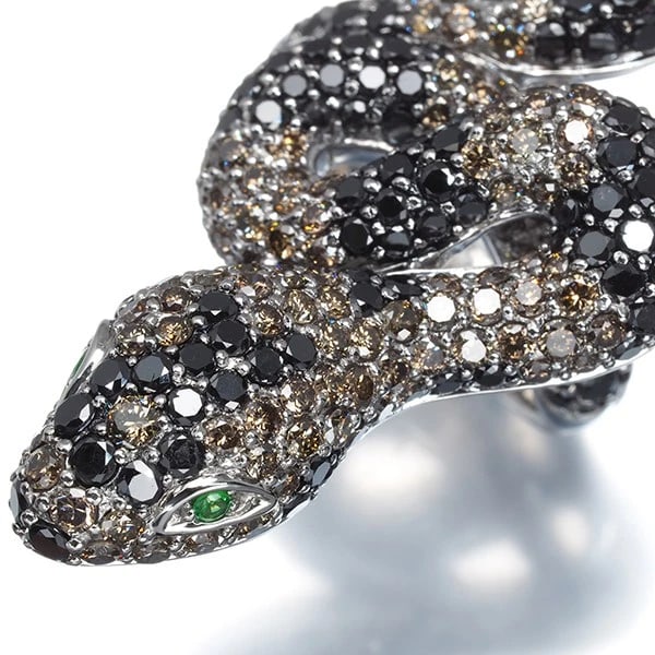 BLACK & BROWN DIAMOND RING 18K WG: Black & Brown Diamond Ring 18K WG Brand: Unbranded Type/Style: Ring Material: 18K / 750 / White Gold, Main Stone Natural Color: White Gold Size: US 7.75 Accessories: None Accessories Notic