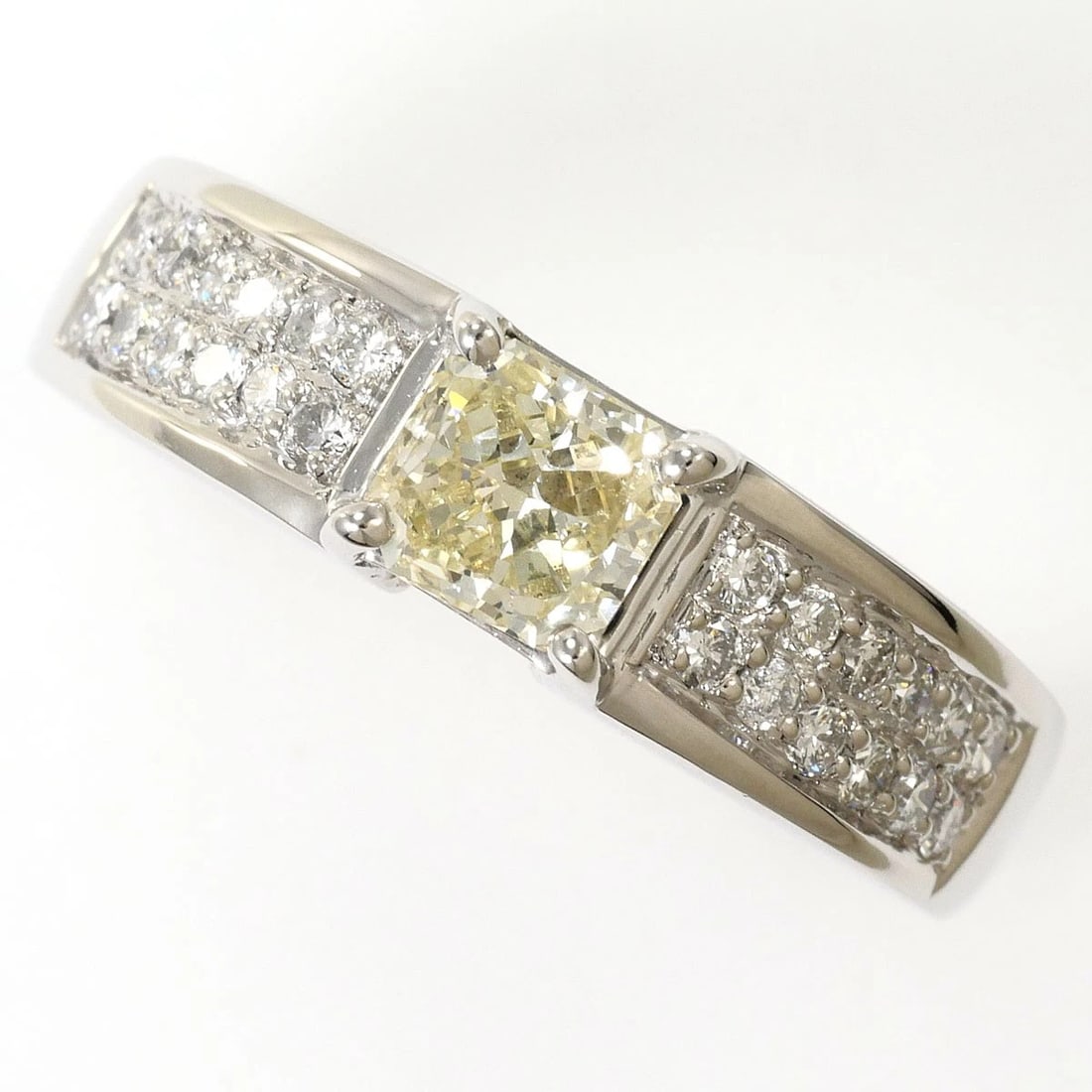 PT900 RING YELLOW DIAMOND: PT900 Ring Yellow Diamond Brand: No Brand Type/Style: Ring Material: PT900/Platinum, Main Stone Natural Color: None Size: US 7 Accessories: None Accessories Notice: When purchasing pre-owned goods,