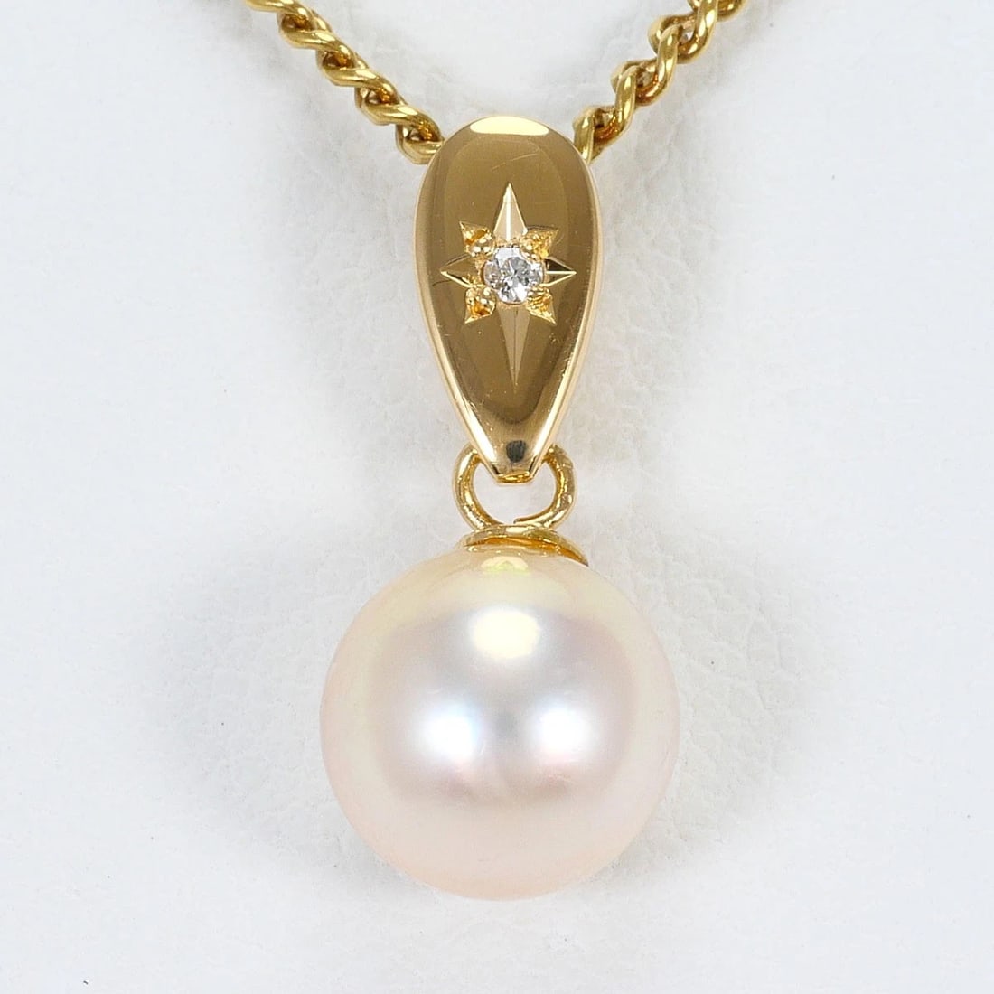 K18 GOLD NECKLACE AKOYA PEARL: K18 gold Necklace Akoya Pearl Brand: No Brand Type/Style: Necklace Material: K18 Gold, Main Stone Akoya Pearl Color: None Size: Chain Length: 41cm Accessories: None Accessories Notice: When
