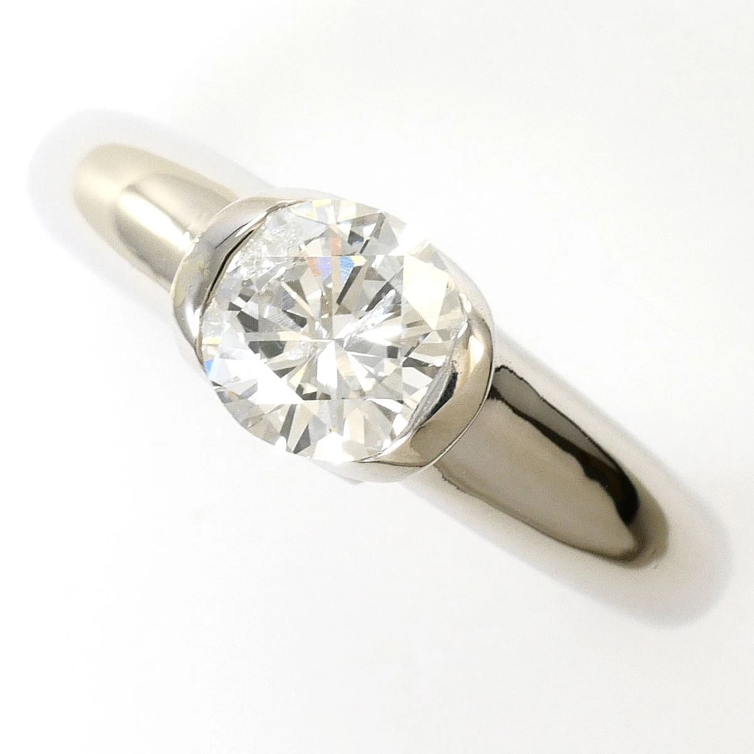 PT900 RING DIAMOND: PT900 Ring Diamond Brand: No Brand Type/Style: Ring Material: PT900/Platinum, Main Stone Natural Color: None Size: US 5 3/8 Accessories: None Accessories Notice: When purchasing pre-owned goods,