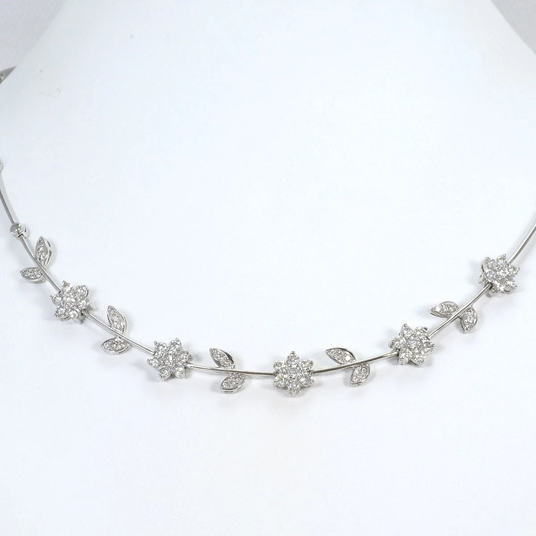 K18 GOLD NECKLACE DIAMOND: K18 gold Necklace Diamond Brand: No Brand Type/Style: Necklace Material: K18 Gold, Main Stone Natural Color: None Size: Chain Length:43cm Accessories: None Accessories Notice: When purchasing