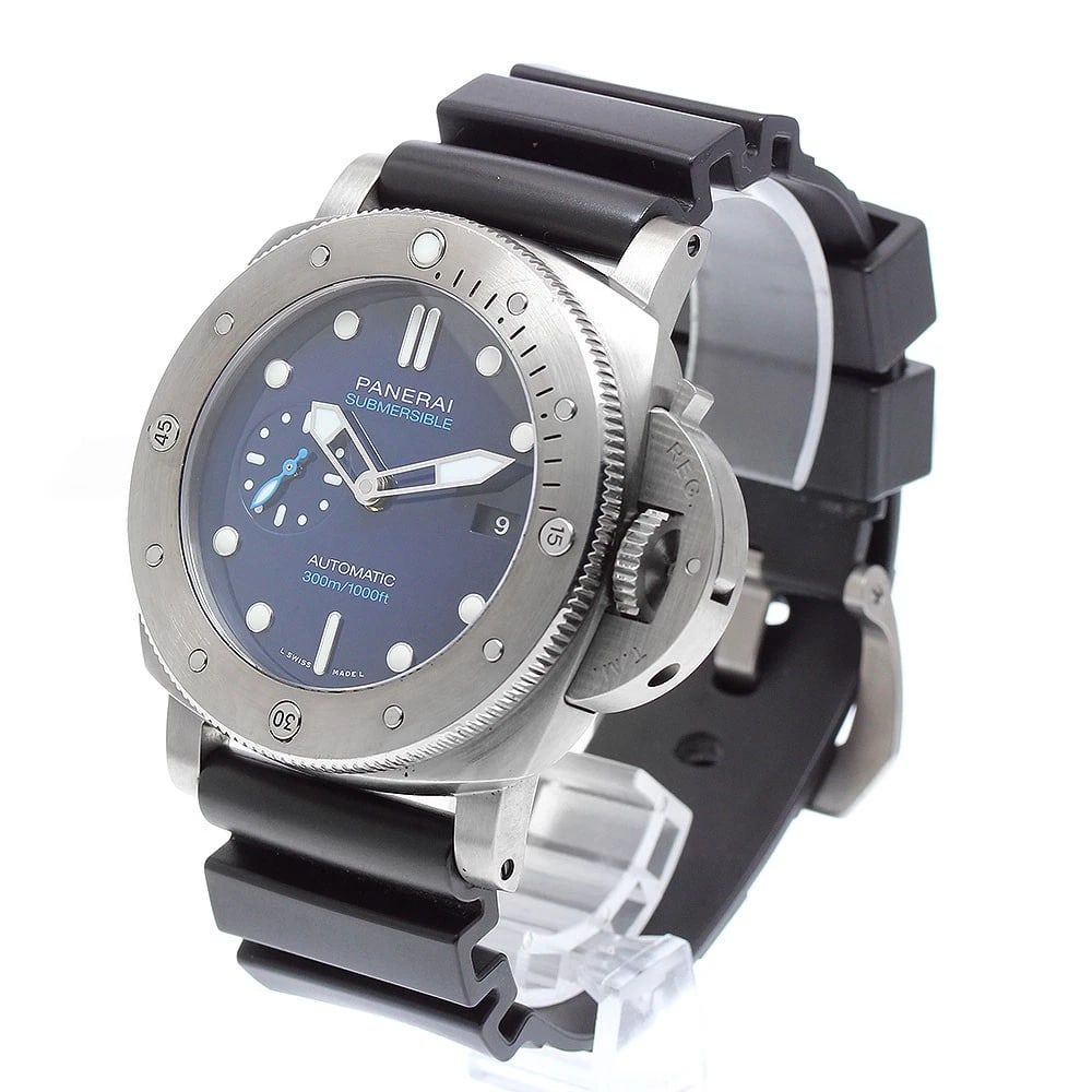 PANERAI LUMINOR SUBMERSIBLE AUTOMATIC WATCH: PANERAI Luminor Submersible Automatic Watch Brand: PANERAI Type/Style: Wristwatch Material: Band Material rubber, Case Material titanium Color: Dial Color Navy Size: Case size About 47mm (1.9inch)