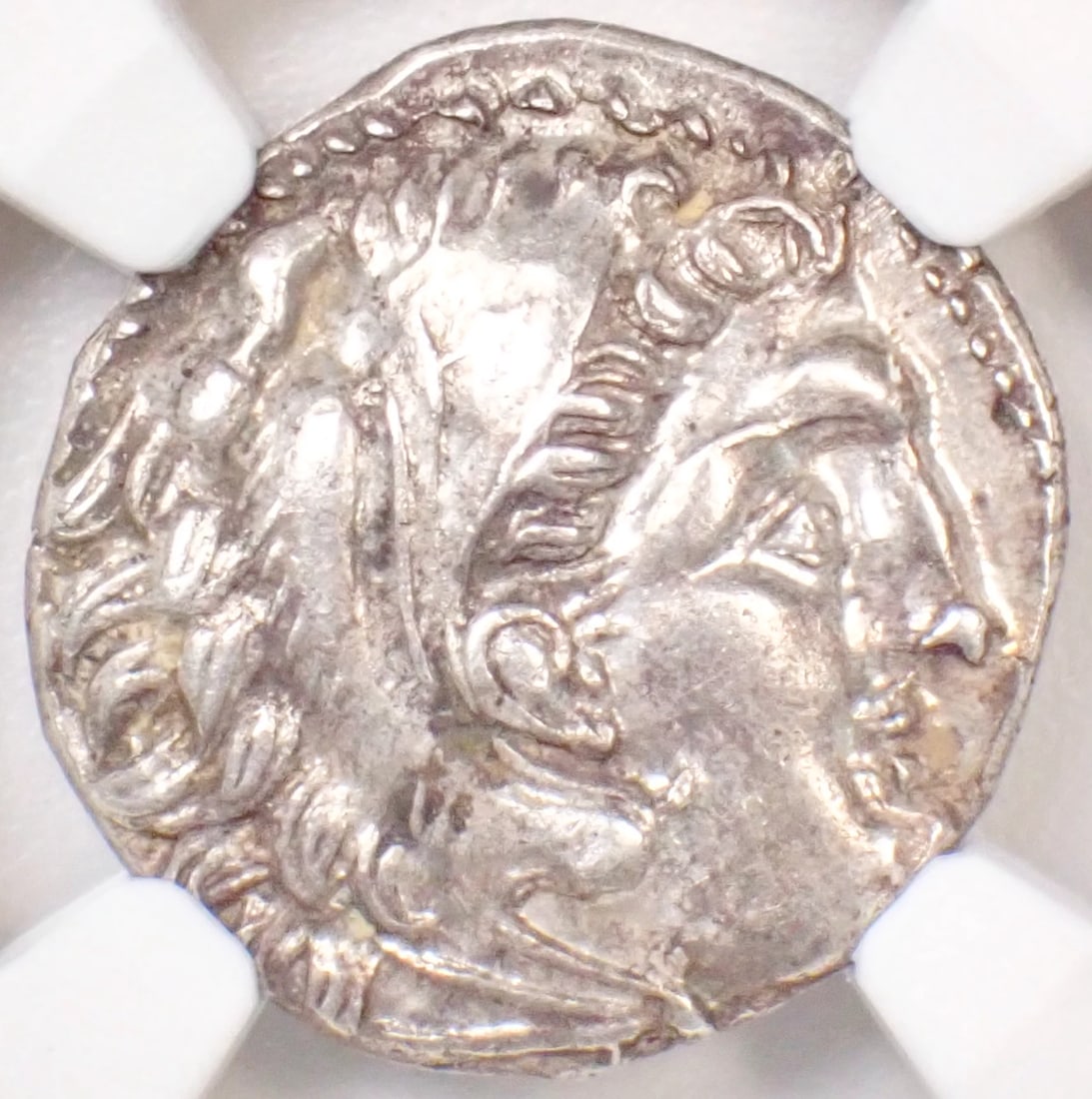 ALEXANDER THE GREAT AR DRACHM GREEK SILVER COIN: Alexander the Great AR Drachm Greek Silver Coin Year : 336 BC Denomination : Drachm Country of Origin : Greece Accessories: None Accessories Notice: When purchasing pre-owned goods, please refer to th