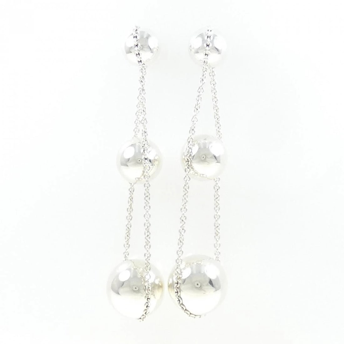 TIFFANY&CO. TRIPLE DROP PIERCE: TIFFANY&Co. Triple Drop Pierce Brand: TIFFANY&Co. Type/Style: TIFFANY&Co. Pierce/Earring Material: 925Silver, Color: Silver Size: Actual Size Approx. height x width: 68.1mm x 15.3mm Accessories: None