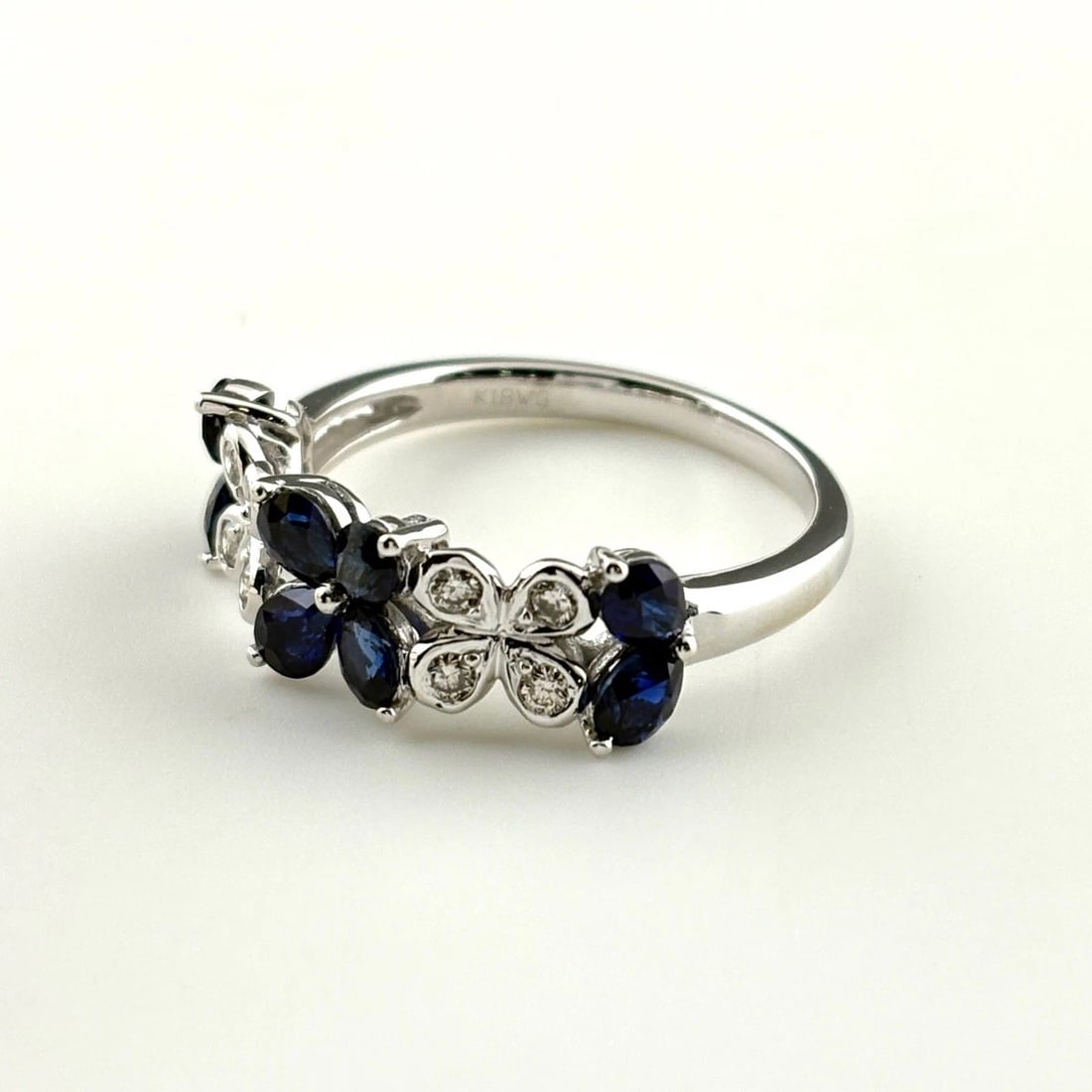 FLOWER MOTIF DESIGN WHITEGOLD RING: flower motif design WhiteGold Ring Brand: Unbranded Type/Style: Ring Material: 18K WG, Color: White Size: US 8.5 Accessories: None Accessories Notice: When purchasing pre-owned goods, please refer to