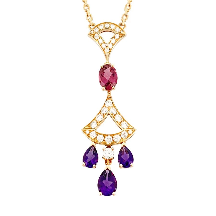 BVLGARI DIVA'S DREAM ROSE GOLDDIAMOND NECKLACE: BVLGARI Diva's Dream Rose goldDiamond Necklace Brand: BVLGARI Type/Style: Necklace Material: 18K Rose Gold, Color: Gold Size: Top size:45.7mmx14.7mm Necklace full length:43.5cm Accessories: None <