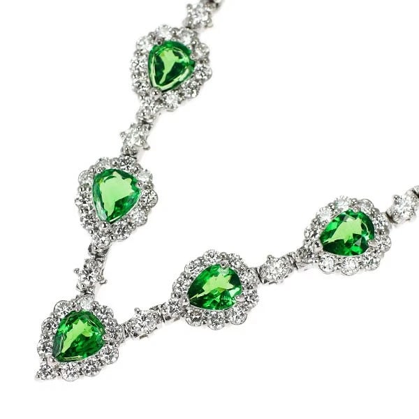 PT900/ PT850 GREEN GARNET DIAMOND NECKLACE: Pt900/ Pt850 Green Garnet Diamond Necklace Brand: None Type/Style: necklaces Material: Pt900/Pt850, Main Stone Natural/Garnet Color: Pt Size: Chain Length 43 Accessories: None Accessories Notice: