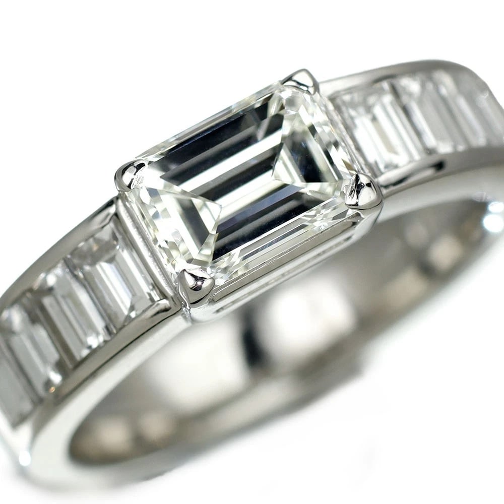 PT900 DIAMOND RING: Pt900 diamond ring Brand: None Type/Style: Ring Material: Pt900, Main Stone Natural Color: Pt Size: 5.5 - 5.75 US Accessories: None Accessories Notice: When purchasing pre-owned goods, ple