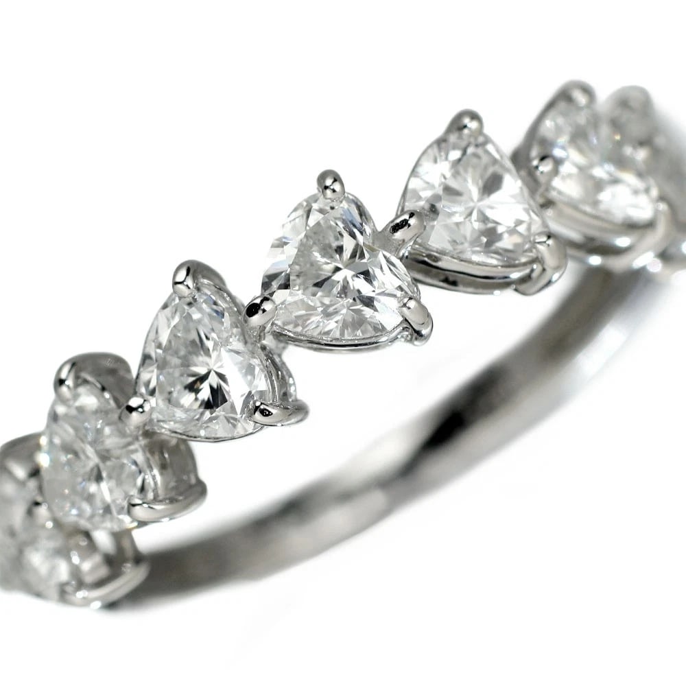 PT900 HEART CUT DIAMOND RING: Pt900 Heart Cut Diamond Ring Brand: None Type/Style: Ring Material: Pt900, Main Stone Natural Color: Pt Size: 6 US Accessories: None Accessories Notice: When purchasing pre-owned goods, please refer