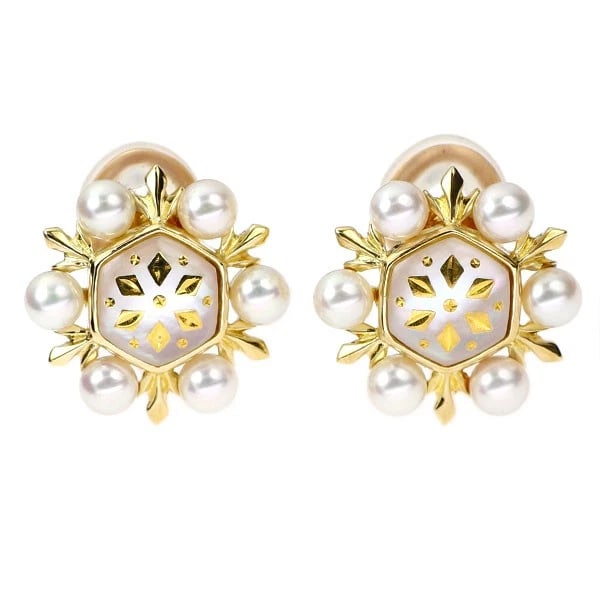 MIKIMOTO K18YG SHELL AKOYA PEARL EARRINGS: Mikimoto K18YG Shell Akoya Pearl Earrings Brand: Mikimoto Type/Style: earring Material: K18YG, Color: YG Size: Length/Width/Diameter 15.9 Accessories: None Accessories Notice: When purchasing