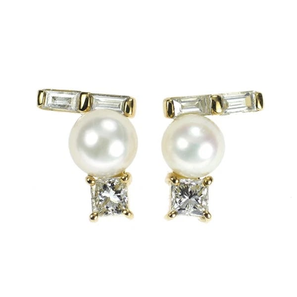 K18YG AKOYA BABY PEARL/PEARL DIAMOND EARRINGS: K18YG Akoya Baby Pearl/Pearl Diamond Earrings Brand: None Type/Style: piercing Material: K18YG, Main Stone Natural/Akoya Pearl Color: YG Size: Length/Width/Diameter 6.0 Accessories: None Accessories