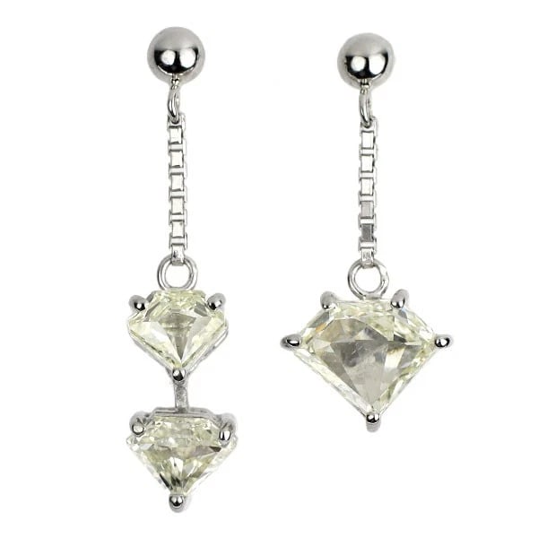 PT900 DIAMOND EARRING: Pt900 diamond earring Brand: None Type/Style: piercing Material: Pt900, Main Stone Natural Color: None Size: Length/Width/Diameter 20.6 Accessories: None Accessories Notice: When purchasing pre-owned