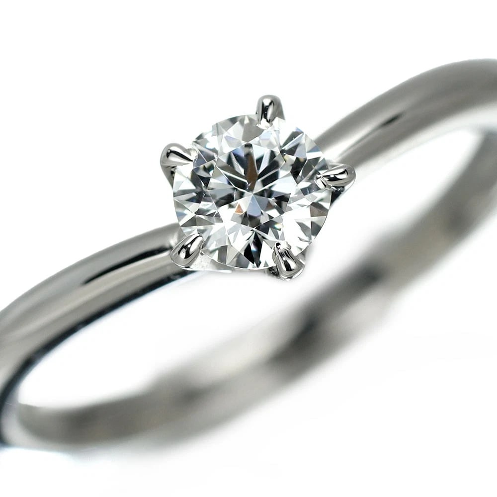 PT900 DIAMOND RING: Pt900 diamond ring Brand: None Type/Style: Ring Material: Pt900, Main Stone Natural Color: None Size: 5.25 US Accessories: None Accessories Notice: When purchasing pre-owned goods, please refer to