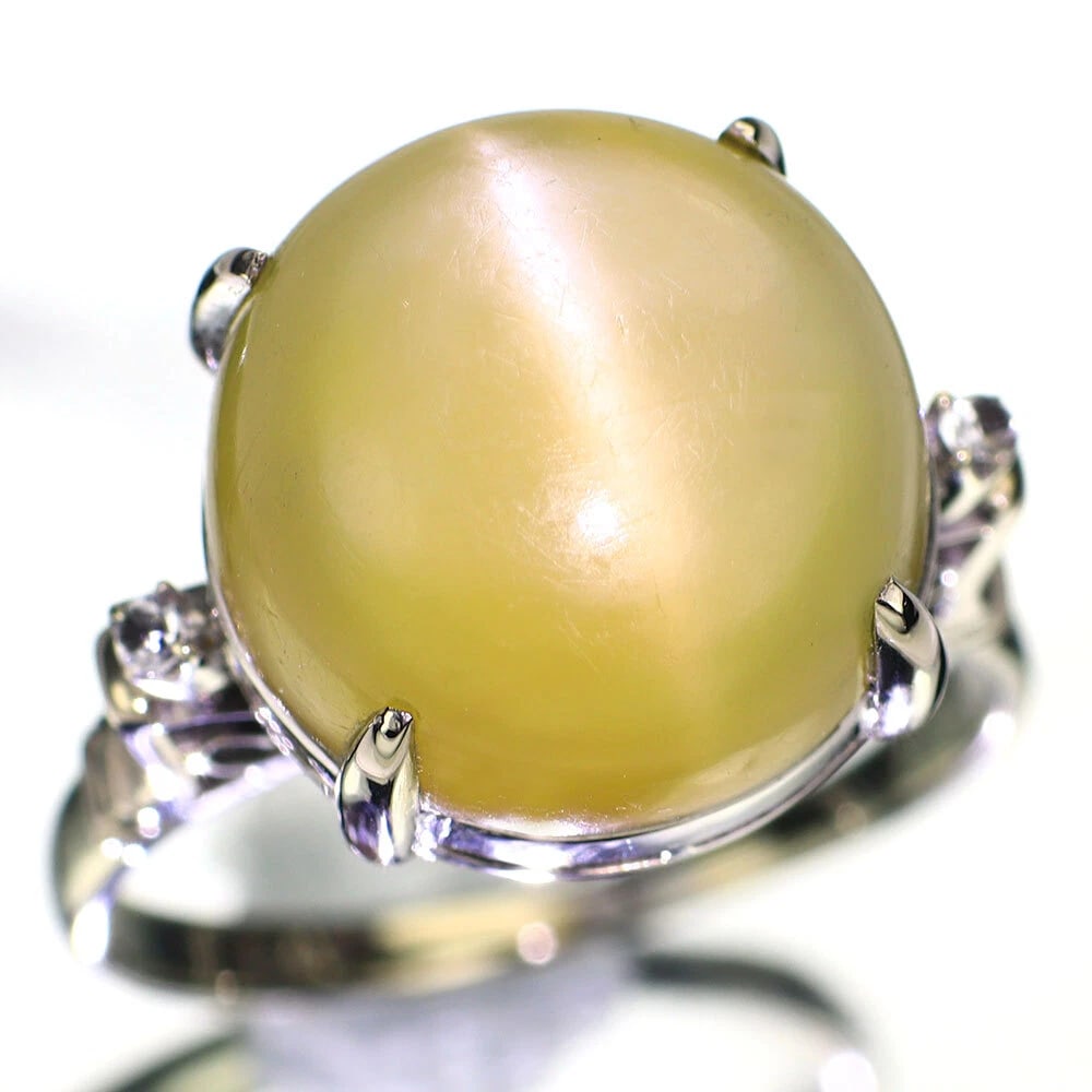 K14WG MOONSTONE CAT'S EYE RING: K14WG Moonstone Cat's Eye Ring Brand: None Type/Style: Ring Material: K18WG, Color: WG Size: 6.25 - 6.5 US Accessories: None Accessories Notice: When purchasing pre-owned goods, please ref