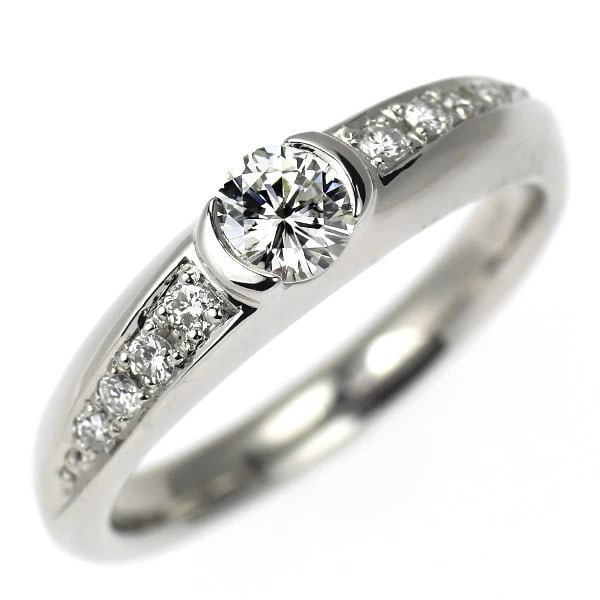 PT900 DIAMOND RING: Pt900 diamond ring Brand: None Type/Style: Ring Material: Pt900, Main Stone Natural Color: None Size: Accessories: None Accessories Notice: When purchasing pre-owned goods, please refer to the photos