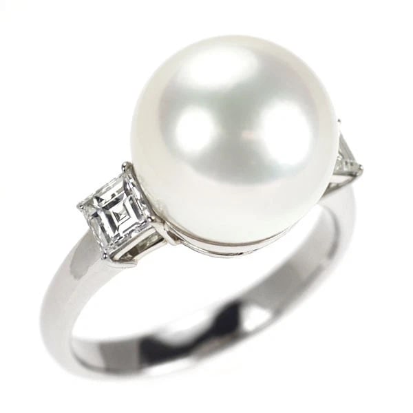 PT900 WHITE PEARL DIAMOND RING: Pt900 white pearl diamond ring Brand: None Type/Style: Ring Material: Pt900, Main Stone Natural Color: Pt Size: 5.5 - 5.75 US Accessories: None Accessories Notice: When purchasing pre-owned goods,