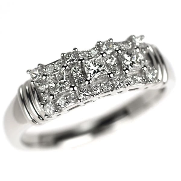 PT950 DIAMOND RING: Pt950 diamond ring Brand: None Type/Style: Ring Material: Pt950, Main Stone Natural Color: None Size: 9 US Accessories: None Accessories Notice: When purchasing pre-owned goods, please refer to the