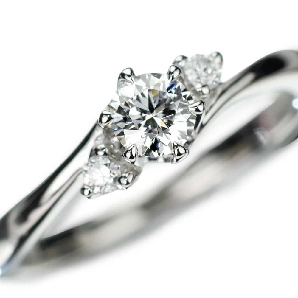 PT900 DIAMOND RING: Pt900 diamond ring Brand: None Type/Style: Ring Material: Pt900, Main Stone Natural Color: Pt Size: 4.75 - 5 US Accessories: None Accessories Notice: When purchasing pre-owned goods, please refer to