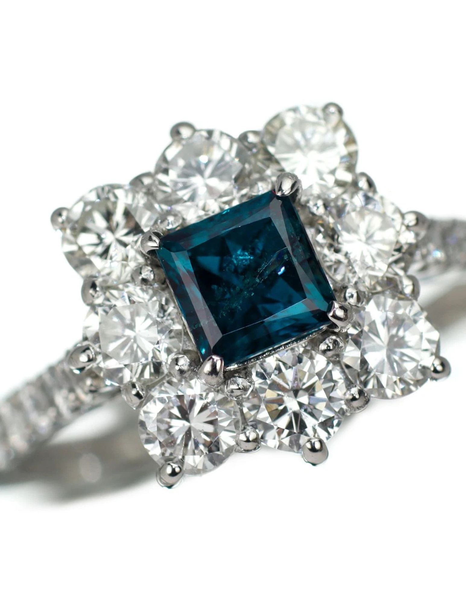 PT950 BRAZILIAN ALEXANDRITE DIAMOND RING (1 of 3)