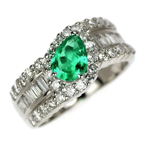 PT900 EMERALD DIAMOND RING (1 of 2)