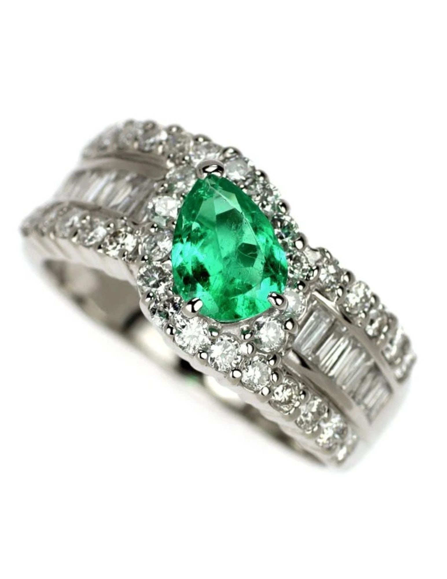PT900 EMERALD DIAMOND RING - 2