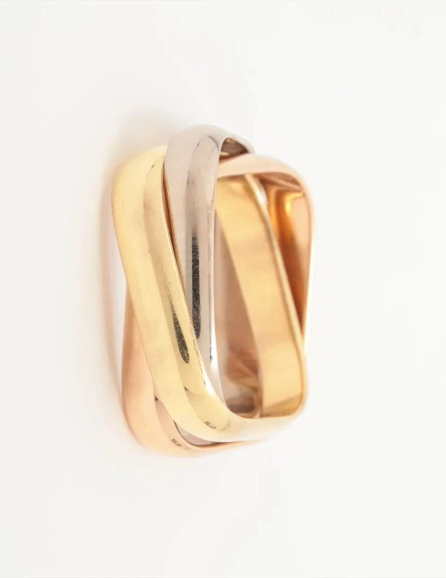 CARTIER TRINITY CUSHION RING 750 - 2