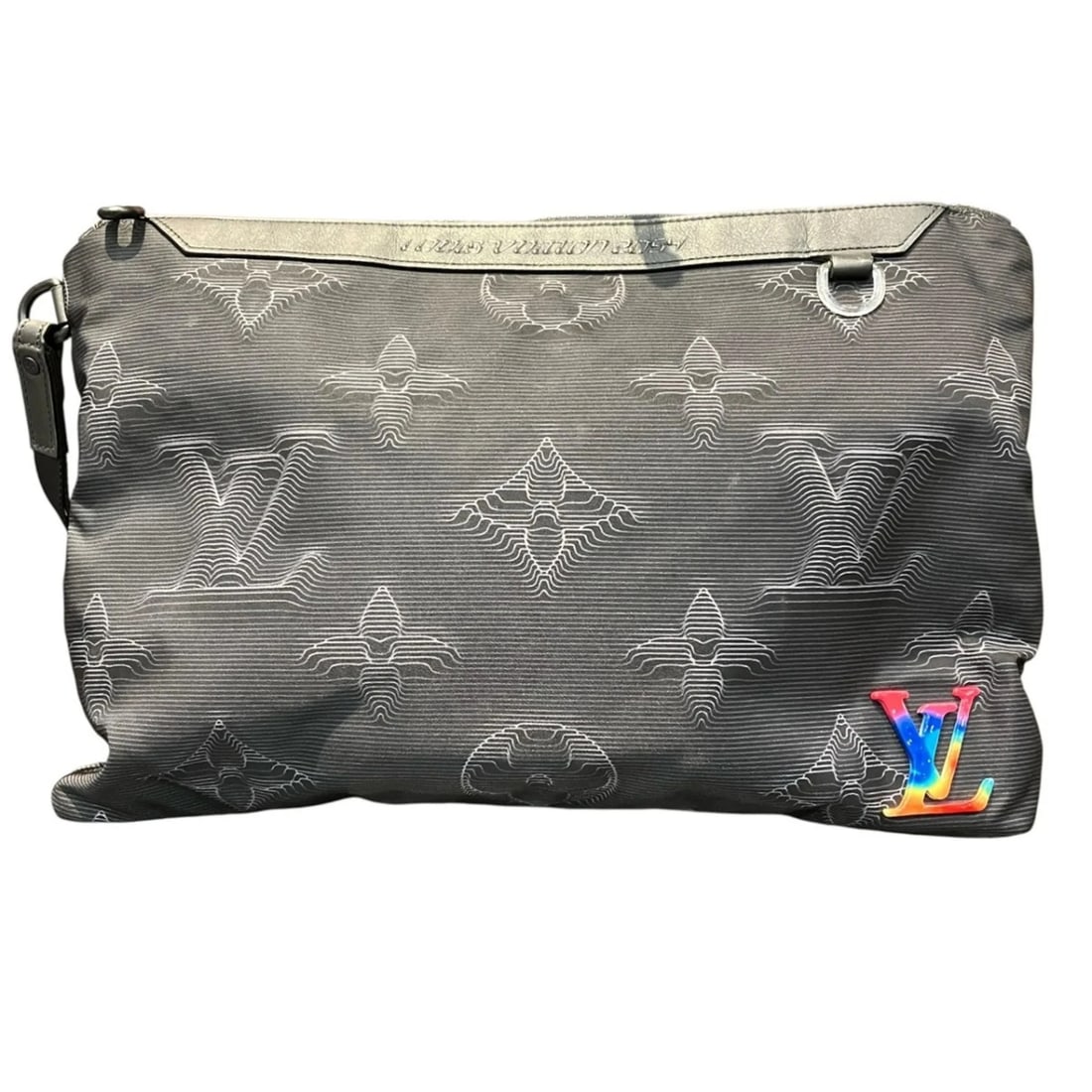 LOUIS VUITTON POCHETTE REVERSIBLE CLUTCH BAG: Louis Vuitton Pochette Reversible Clutch Bag Brand: Louis Vuitton Type/Style: Clutch bag, Pochette Material: Nylon , Canvas Color: Black Size: (HxWxD) 24cm x 34cm x 2cm / 9.44'' x 13.38'' x 0.78''