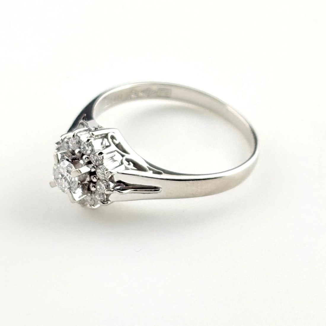 DIAMOND DESIGN RING PLATINUM - 2
