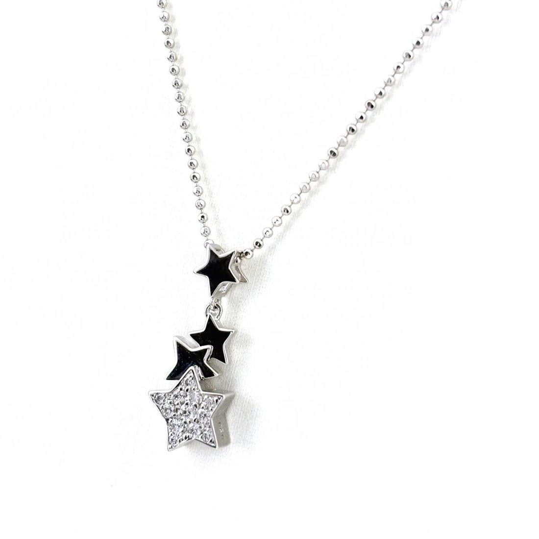 STAR MOTIF DESIGN NECKLACE PENDANT MELEE DIAMOND: Star motif design Necklace Pendant melee diamond Brand: Unbranded Type/Style: Necklace Material: 18K ?750, Color: White Size: Chain / code 41.5cm(16.3") Chain width 1.1mm(0.0") Pendant size