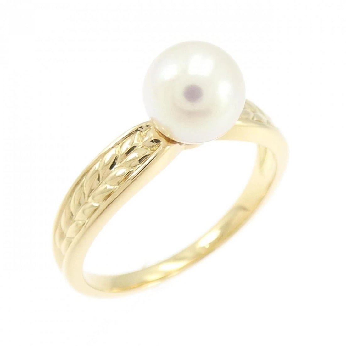 TASAKI AKOYA PEARL RING: Tasaki Akoya Pearl Ring Brand: TASAKI Type/Style: Tasaki Ring Material: K18 yellow gold, Main Stone Akoya Pearl Color: yellow gold Size: US 6 1/4 Accessories: None Accessories Notice: When purchasing
