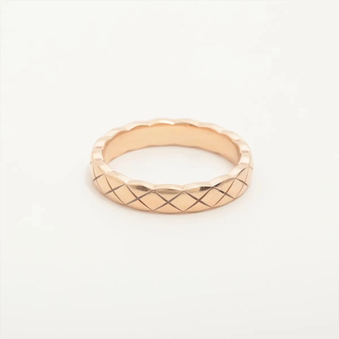 CHANEL COCO CRUSH RING 750(PG): Chanel Coco Crush Ring 750(PG) Brand: Chanel Type/Style: Ring Material: 750(PG), Color: Pink Gold Size: 4.5 - 4.75 US Accessories: None Accessories Notice: When purchasing pre-owned goods, please