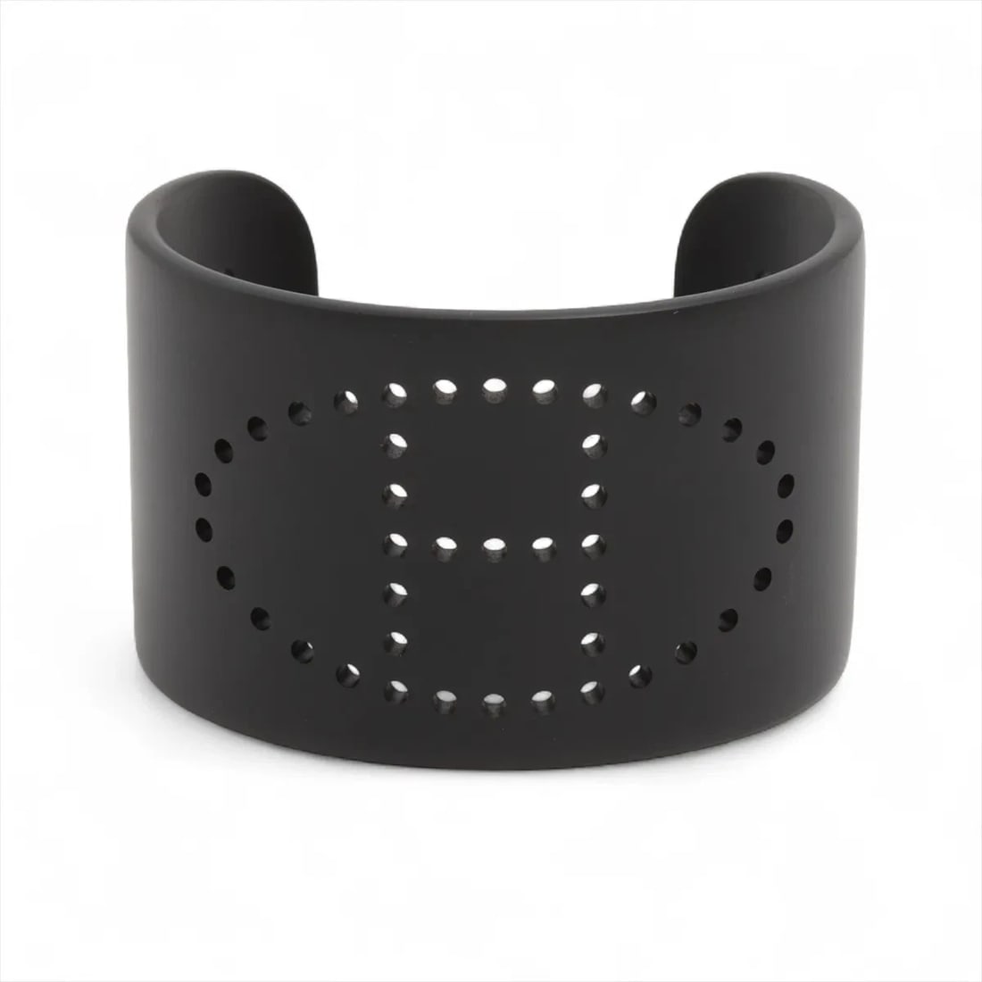HERMES EVELYNE BANGLE ALUMINUM BLACK: Hermes Evelyne Bangle Aluminum Black Brand: Hermes Type/Style: Bracelet Material: Aluminum, Color: Black Size: Size(CM) Bracelet length:15.5 Accessories: None Accessories Notice: When purc