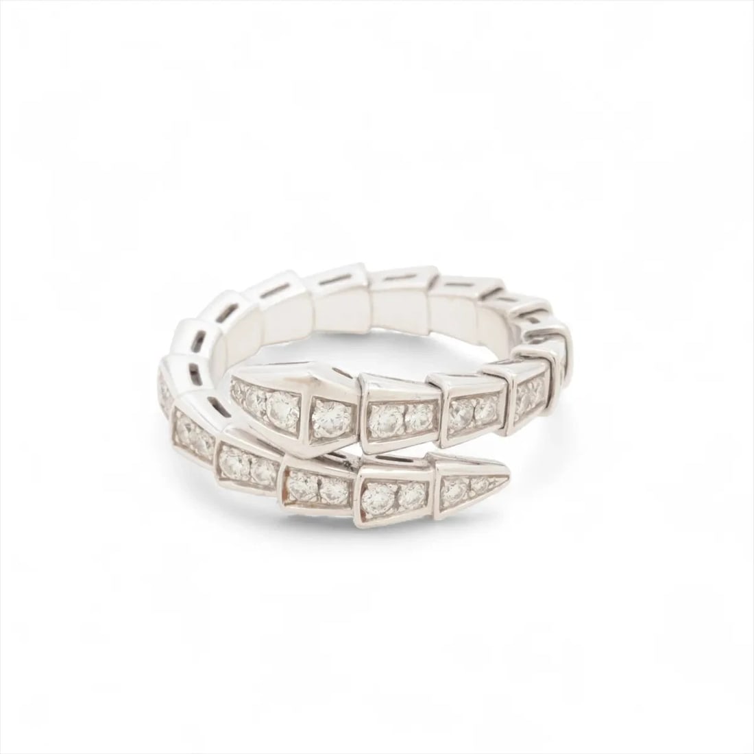 BVLGARI SERPENTI THE VIPER BAND FULL DIAMOND RING 750(WG): Bvlgari Serpenti The Viper Band full diamond Ring 750(WG) Brand: Bvlgari Type/Style: Ring Material: 750(WG), Color: White Gold Size: 5.75 - 6 US Accessories: None Accessories Notice: When