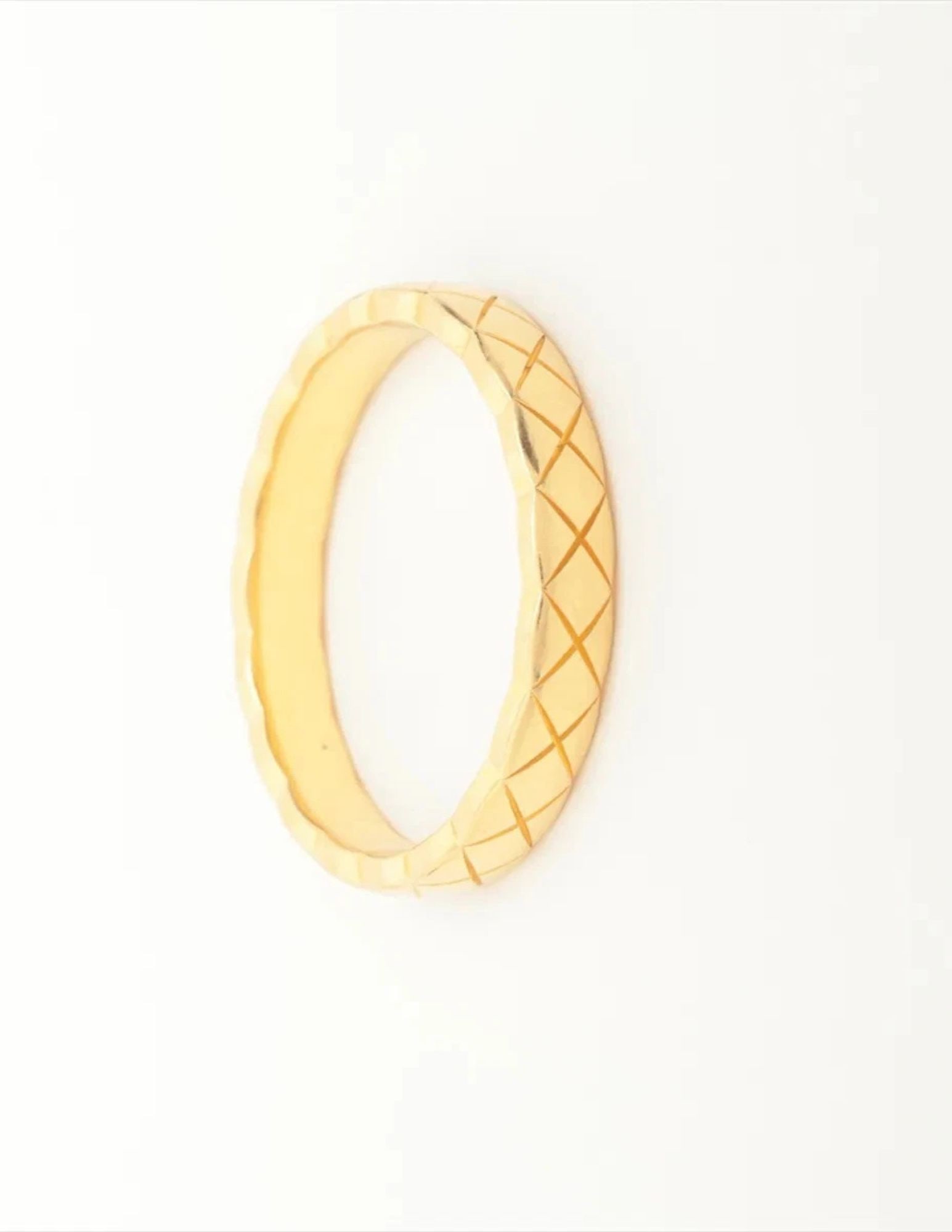 CHANEL COCO CRUSH RING 750(YG): Chanel Coco Crush Ring 750(YG) Brand: Chanel Type/Style: Ring Material: 750(YG), Color: Yellow Gold Size: 6.75 - 7 US Accessories: None Accessories Notice: When purchasing pre-owned goods,