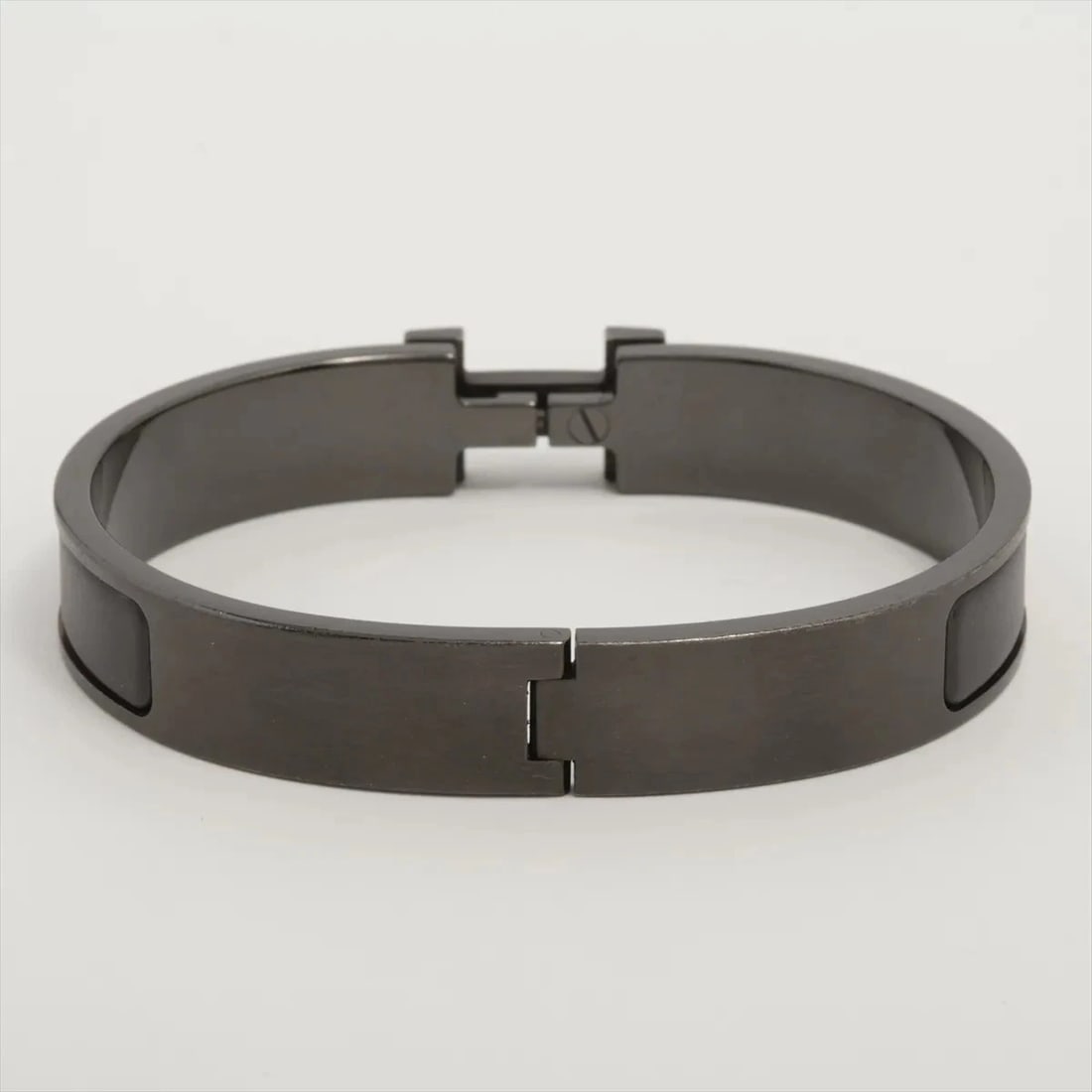 HERMES BANGLE GP BLACK: Hermes Bangle GP Black Brand: Hermes Type/Style: Bracelet Material: GP, Color: Black Size: Size(CM) Bracelet length:17.5 Accessories: None Accessories Notice: When purchasing pre-owned goods, please