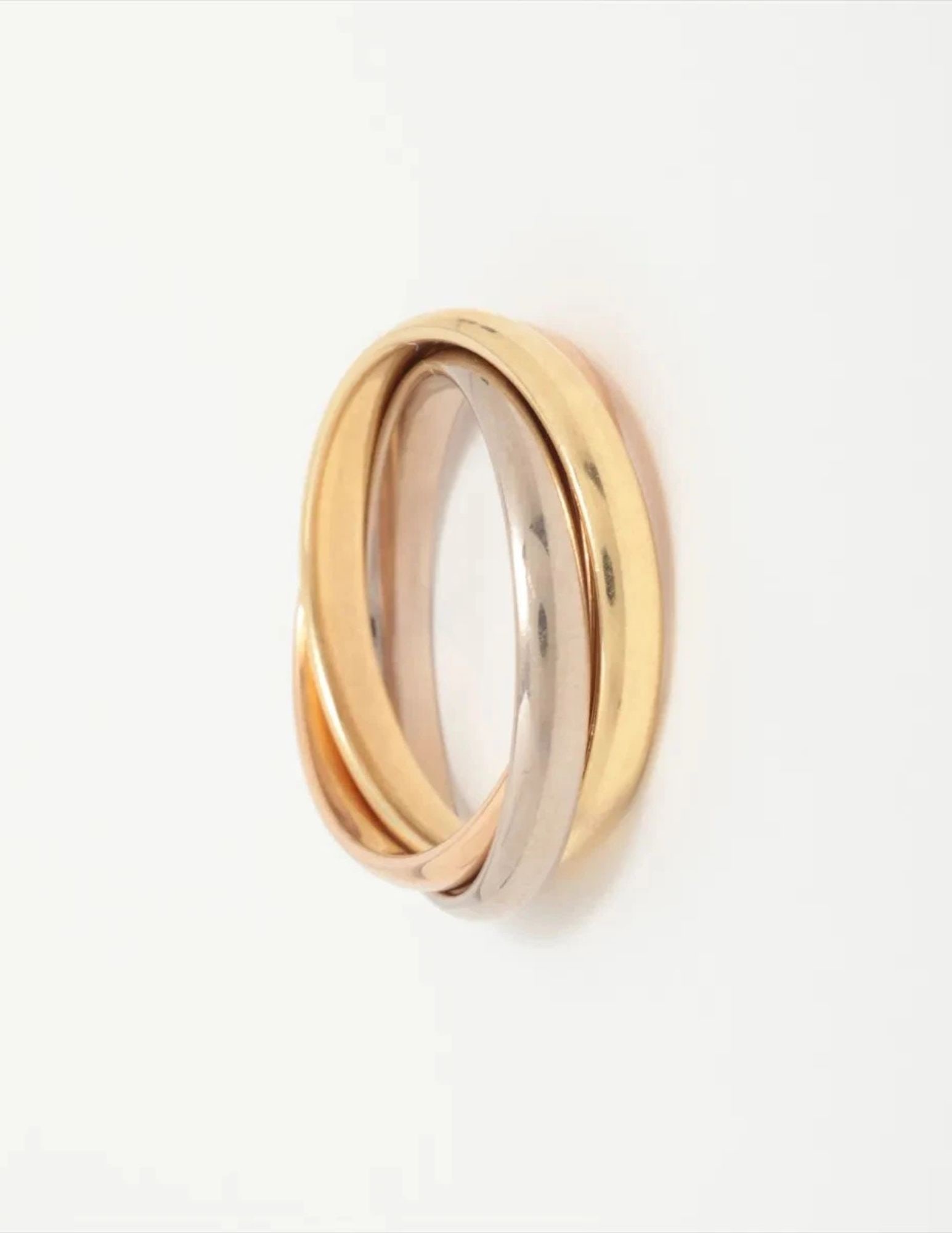 CARTIER TRINITY RING 750: Cartier Trinity Ring 750 Brand: Cartier Type/Style: Ring Material: 750(YGxPGxWG, Color: YG,WG,PG Size: 4.75 - 5 US Accessories: None Accessories Notice: When purchasing pre-owned goods, please refer